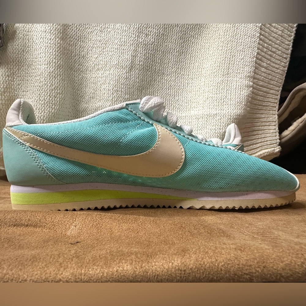 Nike Cortez SIZE 9* mesh* Good condition* aqua blue neon green/yellow - Picture 3 of 10